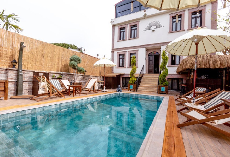 Parna Hotels Cunda Schwimmbad Projekt