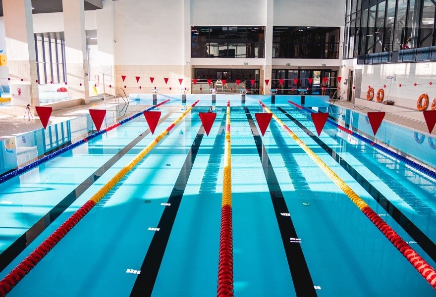 Proyecto de piscina en el complejo deportivo de Polonia