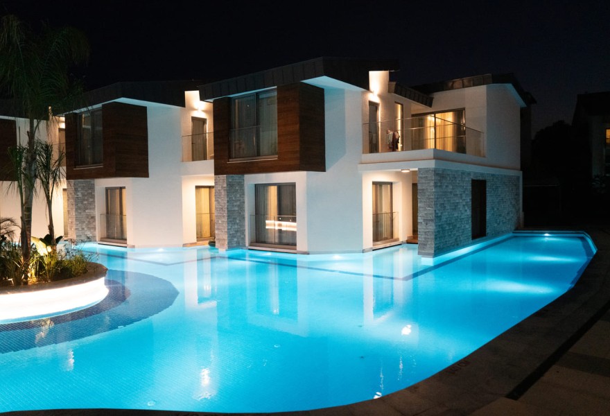 Liberty Fabay Fethiye | Proyecto de madera natural para la piscina del hotel
