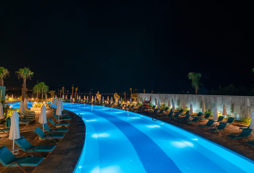 Liberty Fabay Fethiye | Proyecto de madera natural para la piscina del hotel