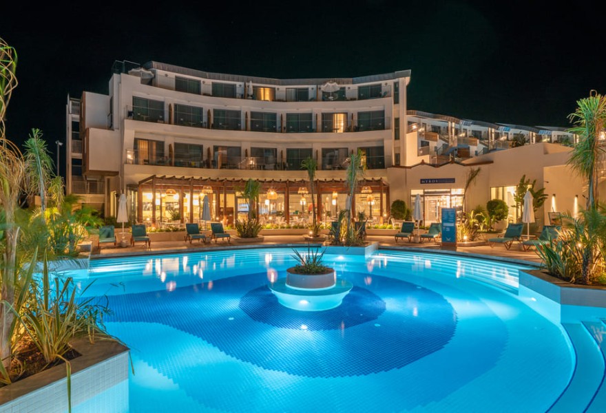 Liberty Fabay Fethiye | Proyecto de madera natural para la piscina del hotel