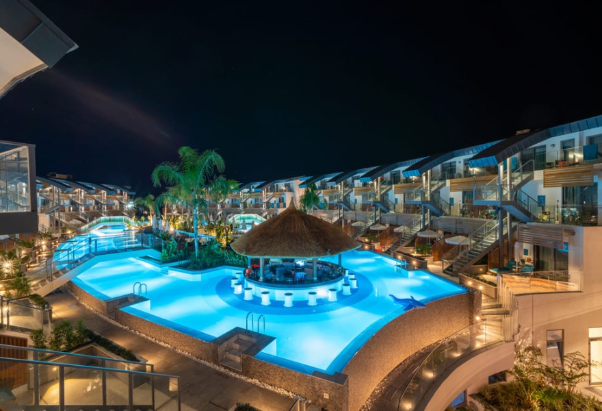 Liberty Fabay Fethiye | Proyecto de madera natural para la piscina del hotel