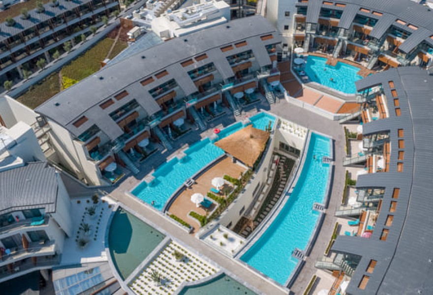 Liberty Fabay Fethiye | Proyecto de madera natural para la piscina del hotel