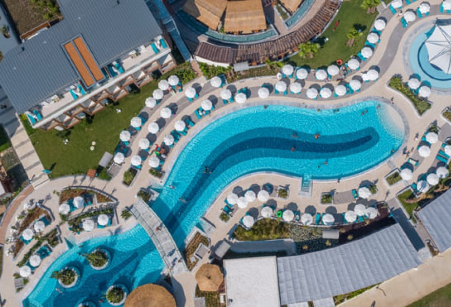 Liberty Fabay Fethiye | Proyecto de madera natural para la piscina del hotel