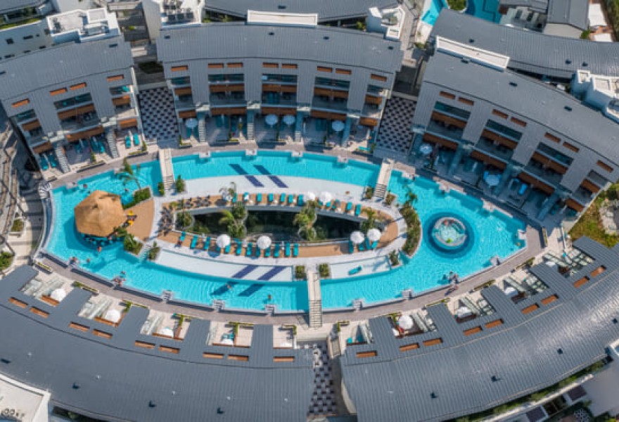 Liberty Fabay Fethiye | Proyecto de madera natural para la piscina del hotel