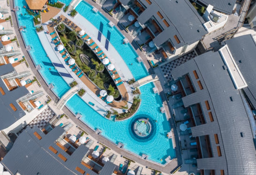 Liberty Fabay Fethiye | Proyecto de madera natural para la piscina del hotel
