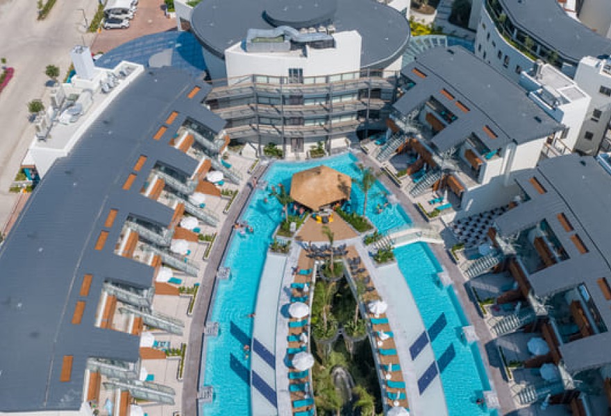 Liberty Fabay Fethiye | Proyecto de madera natural para la piscina del hotel