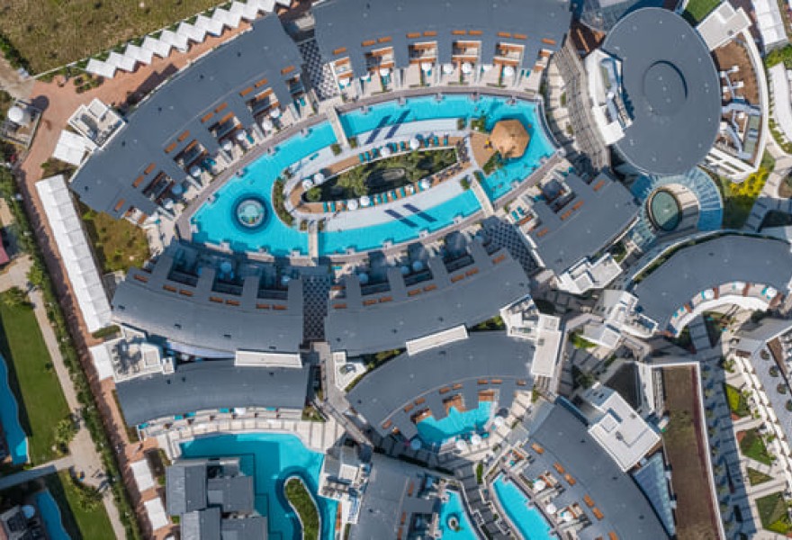 Liberty Fabay Fethiye | Proyecto de madera natural para la piscina del hotel