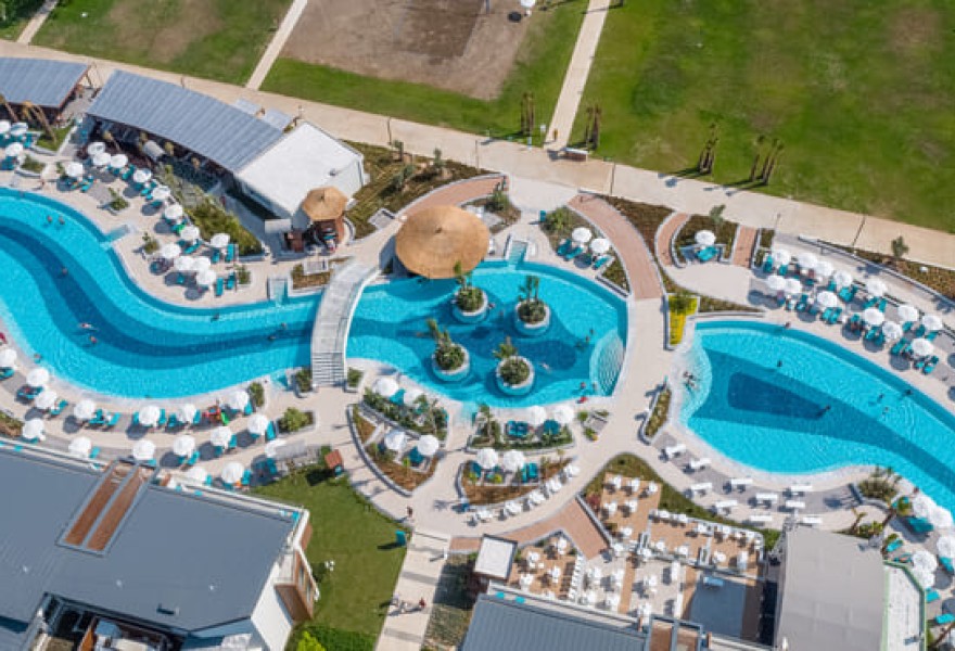 Liberty Fabay Fethiye | Proyecto de madera natural para la piscina del hotel