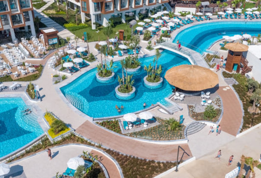 Liberty Fabay Fethiye | Projet de piscine d'hôtel en bois naturel