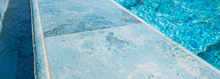 ¿Cómo limpiar la cerámica de la piscina?